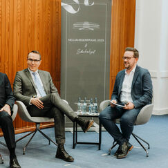 Kay Schiebur und Stefan Gagel (BAUR-Gruppe Unternehmenskommunikation) beim vorgelagerten Pressegespräch