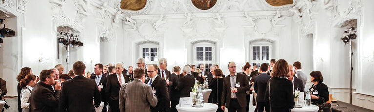 #justfacts präsentiert die Halbzeitbilanz der BAUR-Gruppe